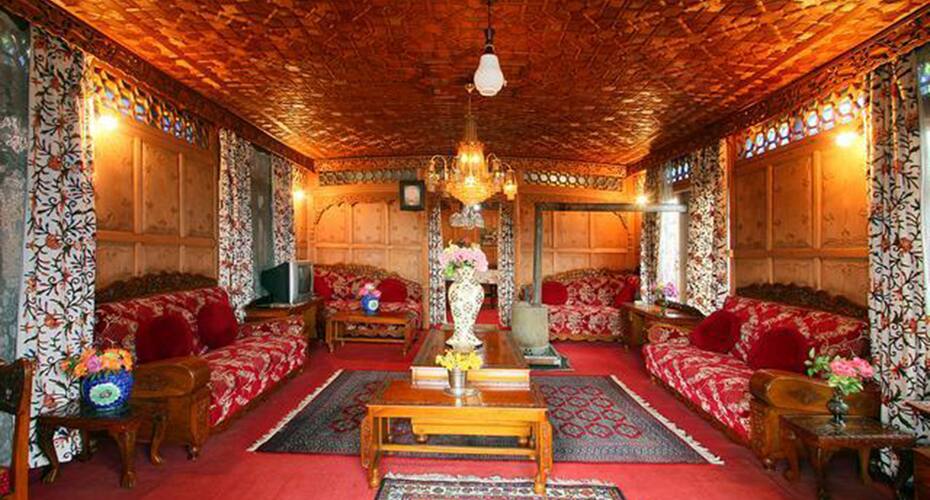 Comfy Royal Dandoo Palace - Houseboat, Srinagar 4